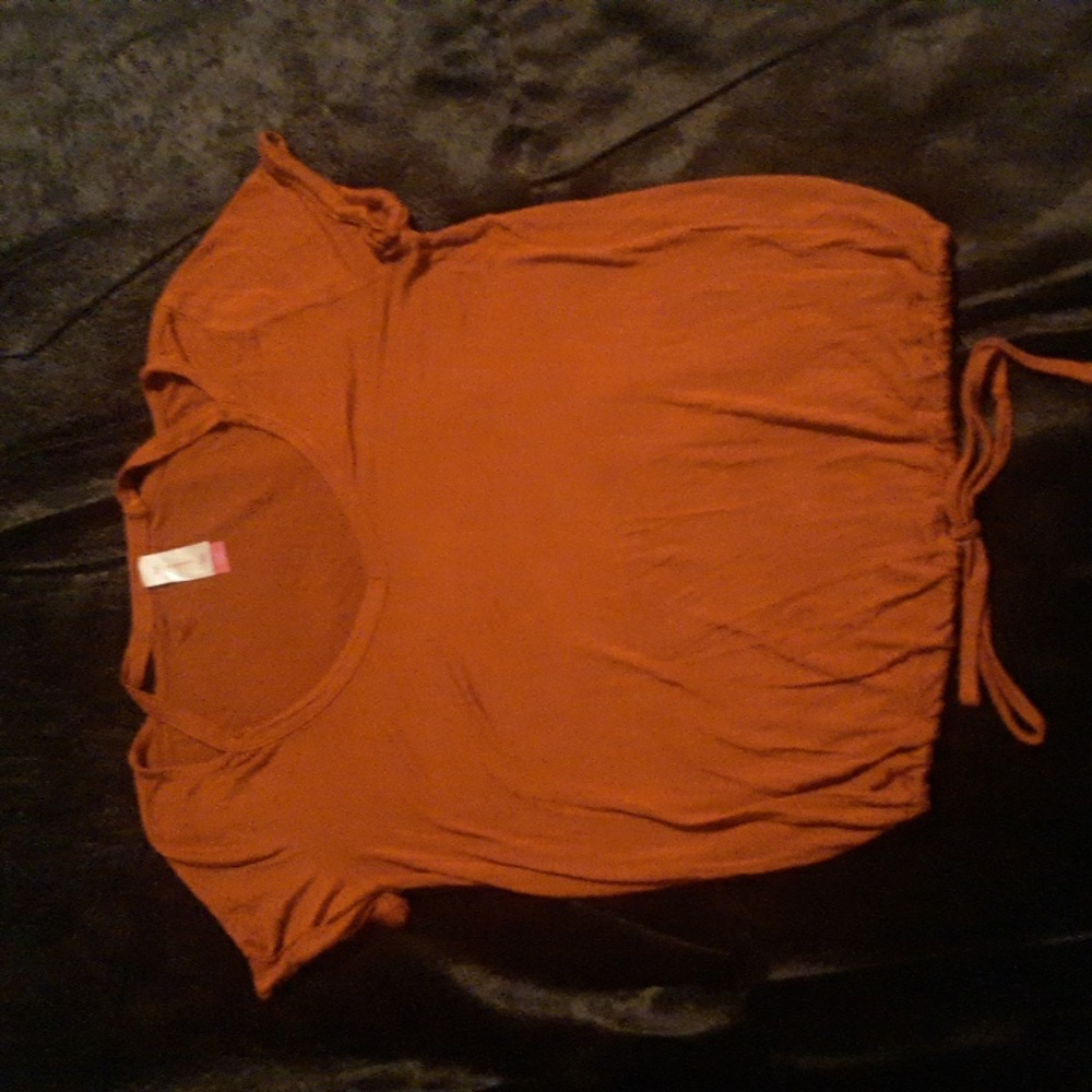 NO BOUNDERIES WOMEN SIZE SMALL SHORT SLEEVE, ORANGE